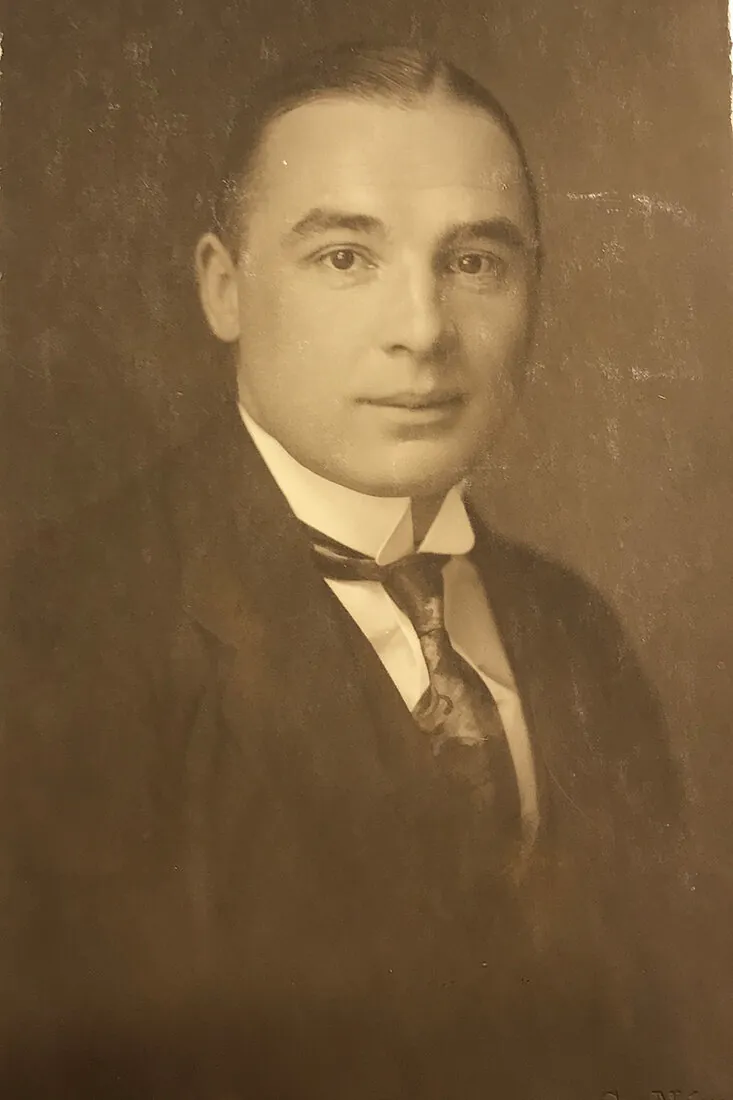 Historisches Foto von Eduard Fischer im dreiteiligen Anzug mit Krawatte